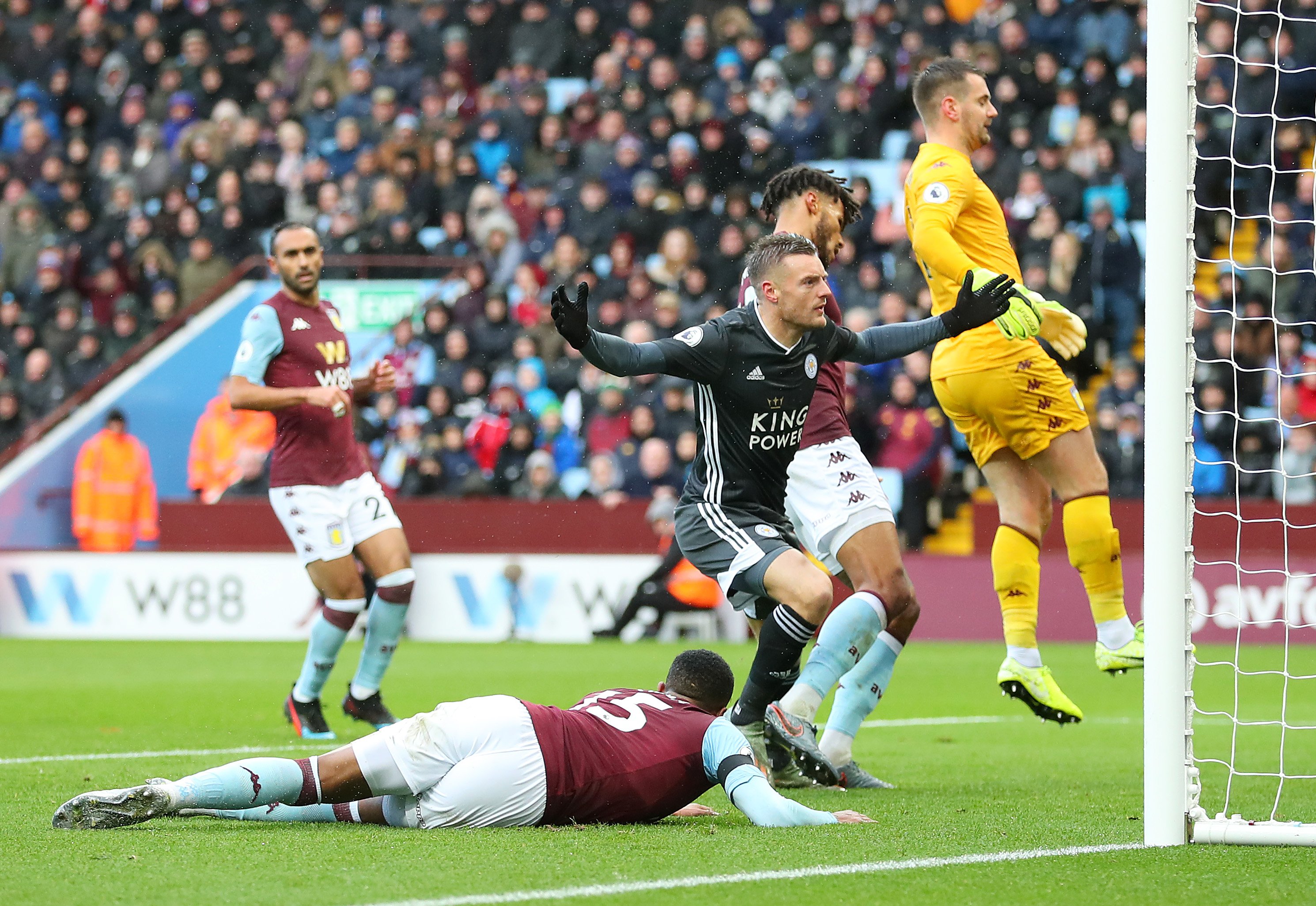 莱万这样兼 莱万这样兼